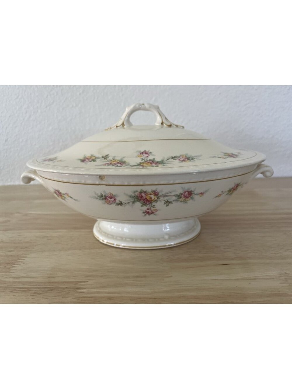 Vtg Homer Lauglin Eggshell Countess Georgian vegetable bowl w lid Porcelain 1946